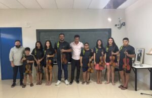 Jovens de Santana do Cariri abrem espetáculo Clássicos e Canções no Cineteatro São Luiz