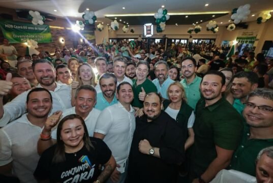 “O povo quer os que fazem e não apenas os que falam”, diz Eunício