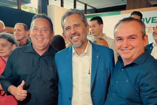 Prefeito de Madalena participa de anúncio de investimento do Programa PAA Leite no Ceará