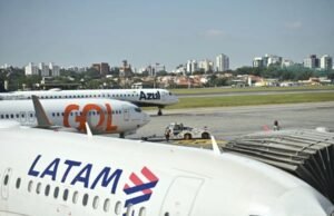 Companhias aéreas cortam mais de 2 mil voos em maio; querosene deve subir novamente