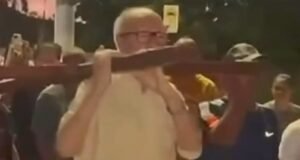 Lúcio Alcântara participa de tradicional caminhada penitencial na Sexta-Feira Santa em São Gonçalo do Amarante