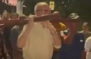 Lúcio Alcântara participa de tradicional caminhada penitencial na Sexta-Feira Santa em São Gonçalo do Amarante