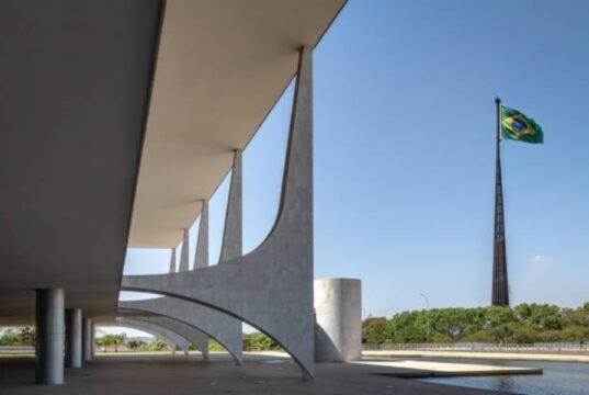 Ainda há espaço para uma terceira via nas eleições de 2026?