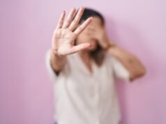 Medo que aprisiona: mais de 60% das mulheres cearenses vivem sob ameaça