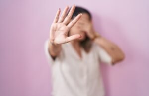 Medo que aprisiona: mais de 60% das mulheres cearenses vivem sob ameaça