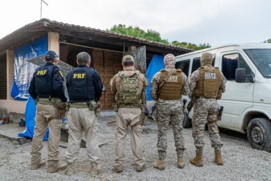 Carga contrabandeada com 1,4 milhão de maços de cigarro é apreendida no Ceará