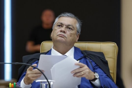 Dino alerta para responsabilização criminal por criação de novos penduricalhos
