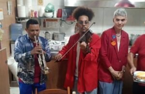 Orquestra Popular do Nordeste celebrou o aniversário de Fortaleza com concerto no Mercado São Sebastião