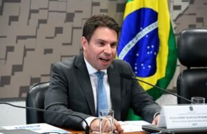 Ex-deputado Alexandre Ramagem, condenado pelo STF, é preso pelo ICE nos Estados Unidos