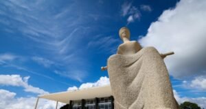 55% dos brasileiros que conhecem caso do Banco Master acreditam em envolvimento de ministros do STF, aponta Datafolha