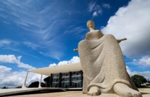 55% dos brasileiros que conhecem caso do Banco Master acreditam em envolvimento de ministros do STF, aponta Datafolha