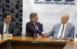 Ciro Gomes libera Aécio para incluir seu nome em pesquisas, mas disputa ao Planalto segue indefinida