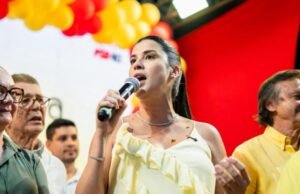 Manoela Pimenta lança pré-candidatura a deputada estadual em evento com lideranças regionais e estaduais