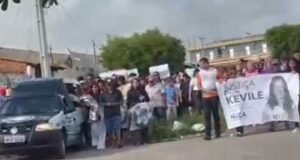 Multidão acompanha sepultamento de jovem de 17 anos assassinada em Irapuan Pinheiro