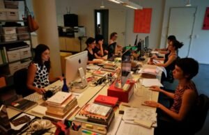 Emprego entre mulheres cresce 11%, mas desigualdade salarial persiste