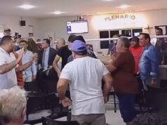 Briga é registrada na Câmara de Aracoiaba após reviravolta judicial reconduzir prefeito Edim ao cargo