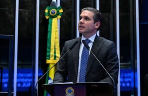 Hugo Motta intensifica agenda na Câmara para votar PEC 6×1 ainda este mês