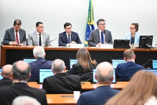 Comissão sobre jornada 6×1 autoriza audiências com ministros, Banco Central, sindicatos e empresariado