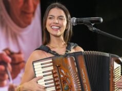 Isabela Serpa reaparece nas redes sociais após ter perfil derrubado e emociona ao falar sobre recomeço