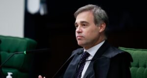 Mendonça suspende multas de norma sobre saúde mental no trabalho