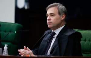 Mudança em investigação que envolve Lulinha gera desconforto em André Mendonça após troca na PF