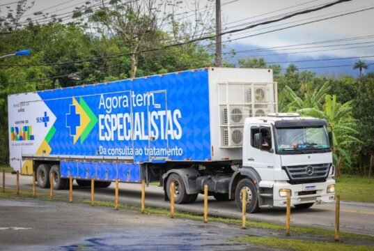 Agora Tem Especialistas: Ministério da Saúde lança, em Baturité, carreta de exames de imagem para diagnóstico precoce de doenças