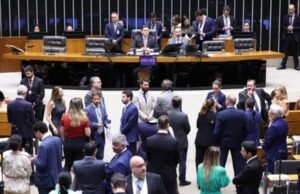 Congresso derruba veto de Lula e autoriza verbas a cidades inadimplentes