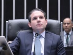 Hugo Motta antecipa debate sobre fim da escala 6×1 antes de comissão concluir a votação da PEC