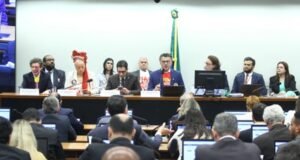 Comissão aprova PEC do fim da escala 6×1; texto vai ao plenário da Câmara