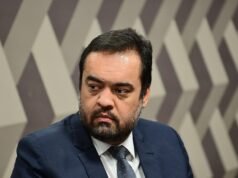 Cláudio Castro retira pré-candidatura ao Senado, afirma Valdemar