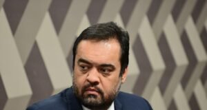 Cláudio Castro retira pré-candidatura ao Senado, afirma Valdemar