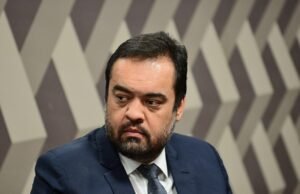 Cláudio Castro retira pré-candidatura ao Senado, afirma Valdemar