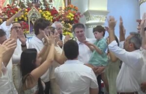 Missa da Bênção da Bandeira reúne lideranças políticas e registra manifestações durante celebração em Barbalha