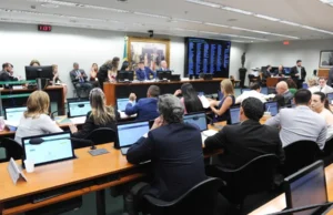 CCJ da Câmara retoma discussão sobre redução da maioridade penal para 16 anos