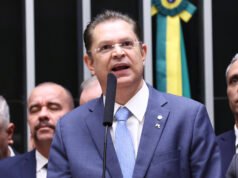 Líder do PL na Câmara diz que partido votará fim da escala 6×1 e pedirá escala 4×3