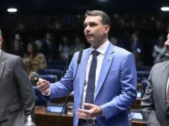 TSE manda Meta remover publicações que associam Flávio Bolsonaro ao crime organizado