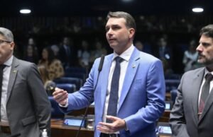 TSE manda Meta remover publicações que associam Flávio Bolsonaro ao crime organizado