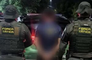 Homem é preso após incendiar casa com filhos dentro para tentar forçar ex a reatar relacionamento, em Russas