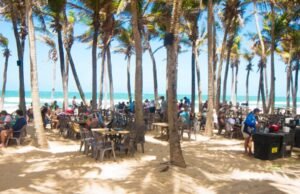 Câmara de Fortaleza reconhece barracas da Praia do Futuro como patrimônio cultural
