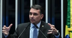 Em manifestação ao STF, Flávio Bolsonaro nega ter cometido calúnia contra Lula