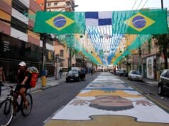 Ruas decoradas para Copa do Mundo reforçam vínculo comunitário no Rio