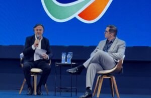 Prefeito Cirilo Pimenta ministra palestra sobre gestão pública durante evento em Fortaleza