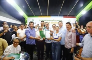“Não vamos soltar a mão desse povo jamais”, diz Elmano ao anunciar investimentos para Distrito de Uiraponga, em Morada Nova
