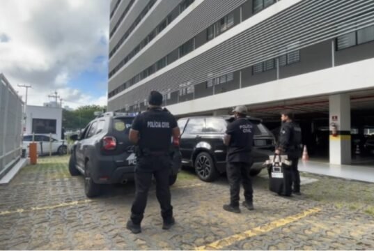 Operação investiga advogados suspeitos de repassar ordens de líderes de facções presos a integrantes em liberdade no Ceará
