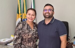 Márcia Zomin empossa novo secretário de Assistência Social de Senador Pompeu
