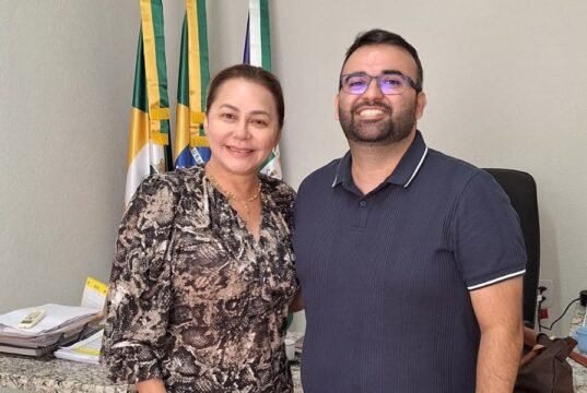 Márcia Zomin empossa novo secretário de Assistência Social de Senador Pompeu