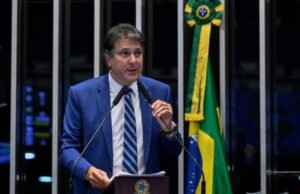 Camilo diz que não há veto ao nome de Junior Mano para o Senado, mas afirma que Cid seria mais forte