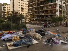 Moradores de La Guaira enfrentam cenário de devastação na Venezuela