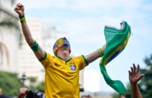 Coração de torcedor sofre mesmo? Especialista explica o que acontece no organismo durante uma partida decisiva