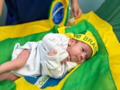Bebês internados na Santa Casa de Sobral participam de ensaio fotográfico com temática da Copa do Mundo